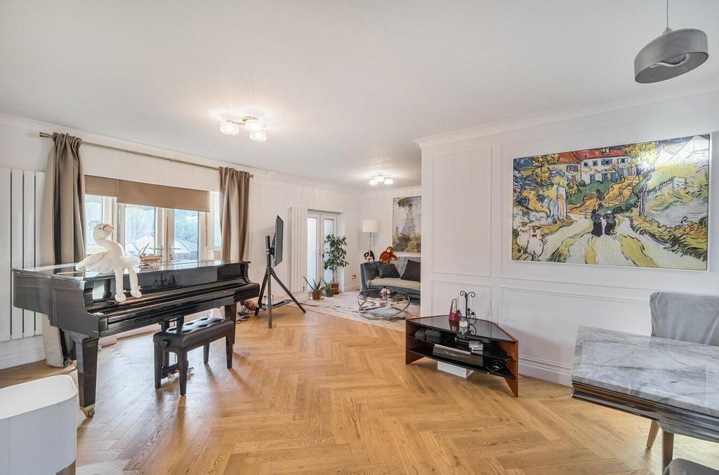 Property photo 2 of 18 Davidson Frost-Wellings, Dfw, Caddis Close, Stanmo