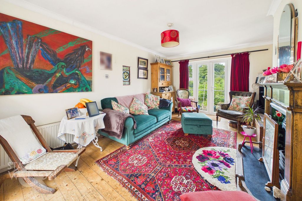 Property photo 2 of 22