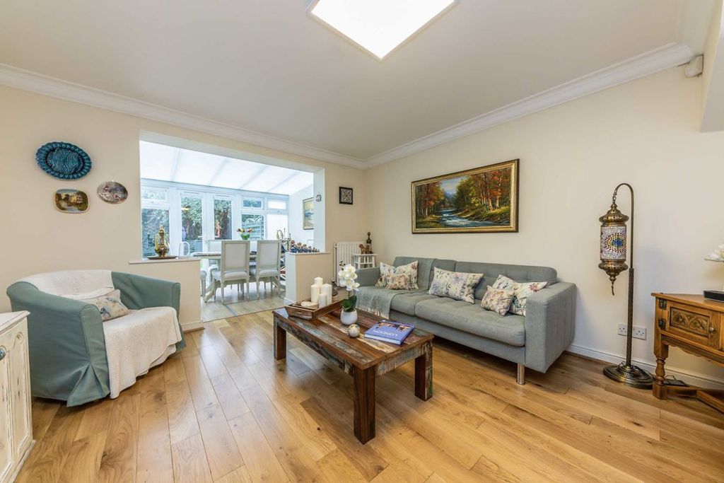 Property photo 2 of 8