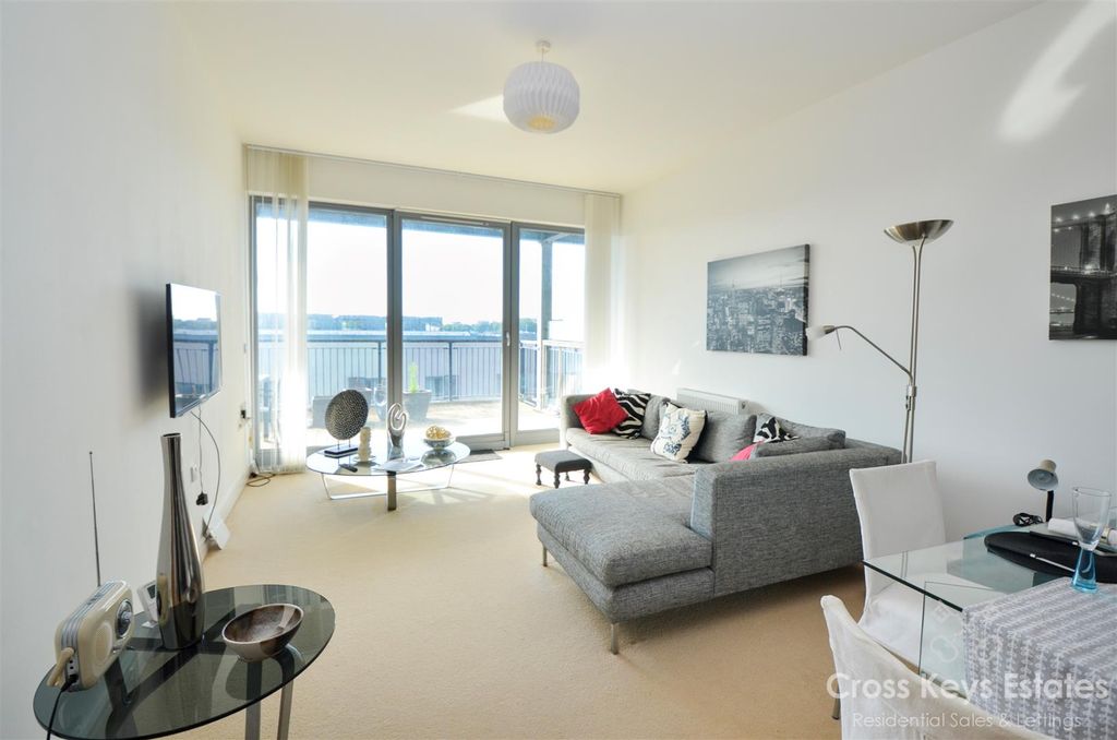 Property photo 2 of 19 Sitting/Dining Room