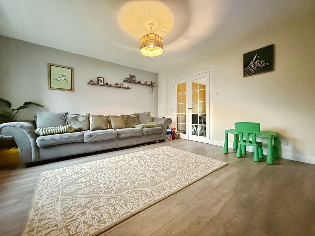 Property photo 3 of 22 Lounge