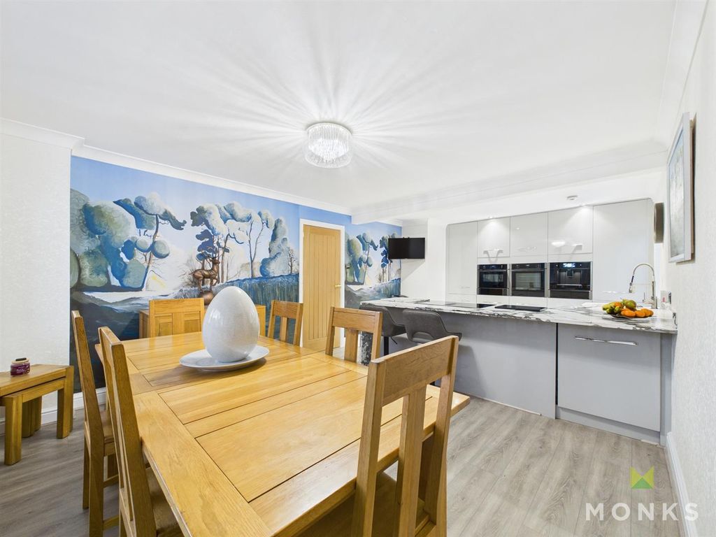 Property photo 3 of 23 Cam01420G0-Pr0825-Still006.Jpg