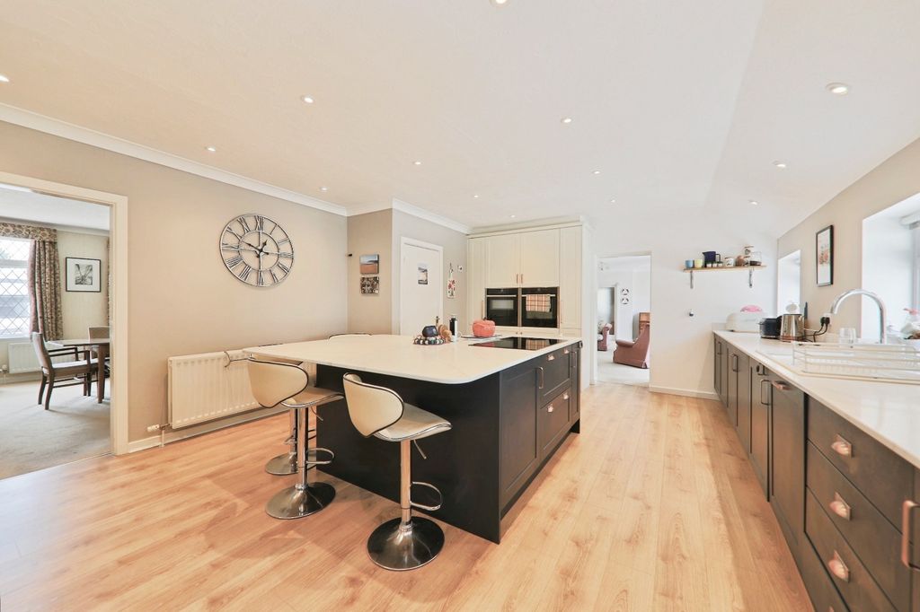 Property photo 2 of 23 5015744