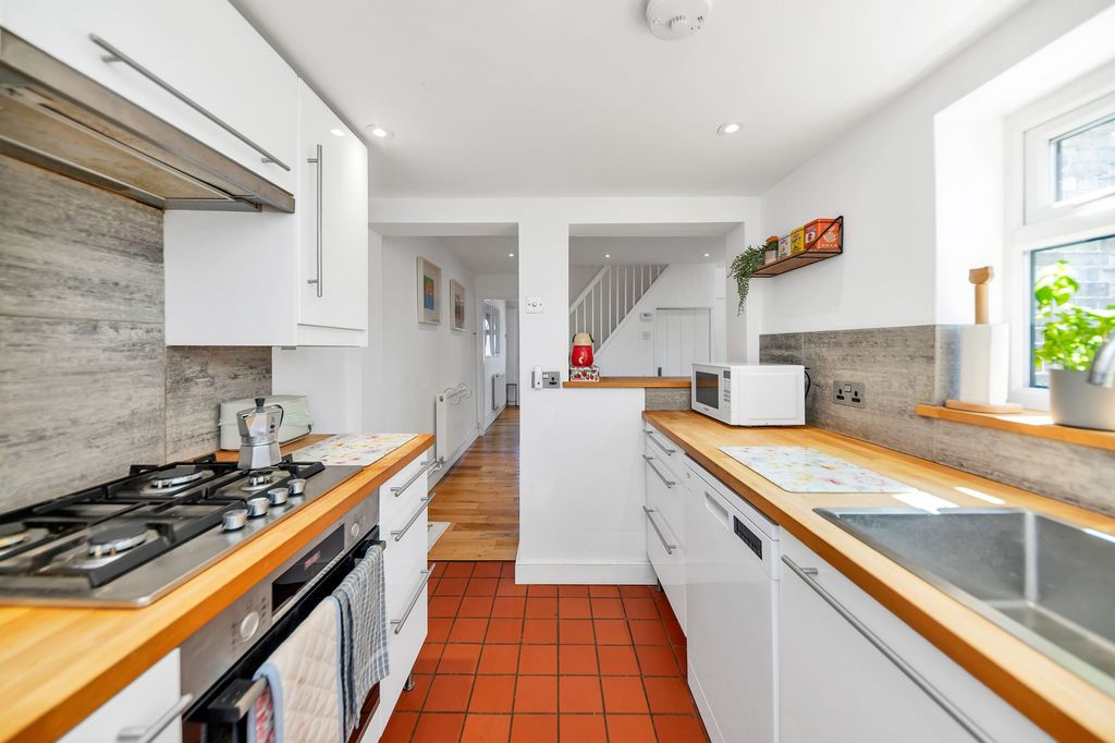 Property photo 3 of 18