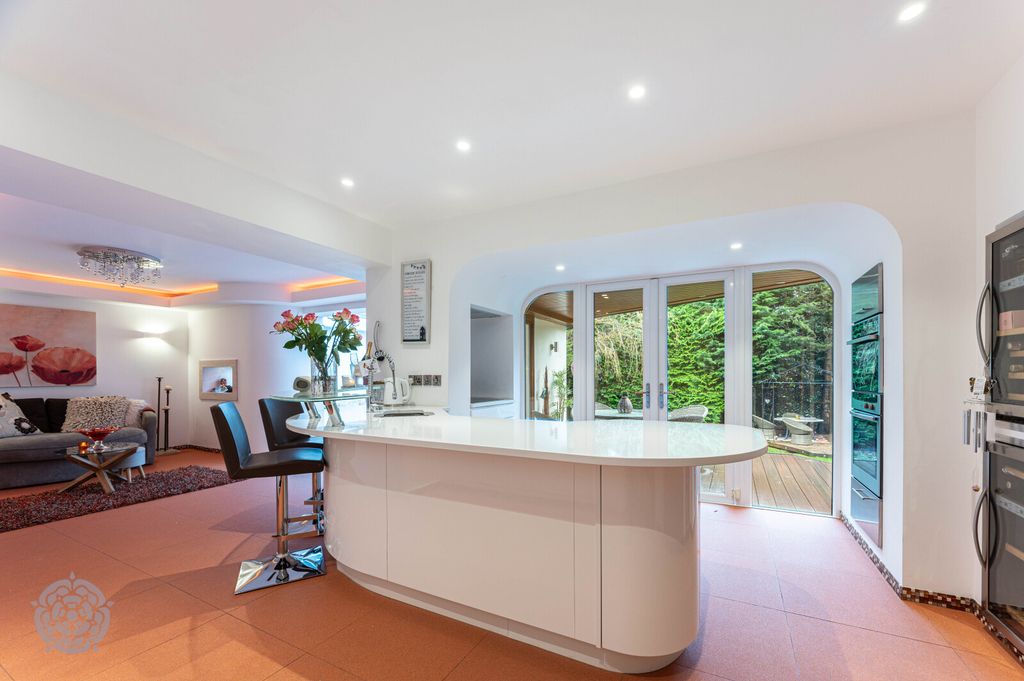 Property photo 3 of 43 Kitchen