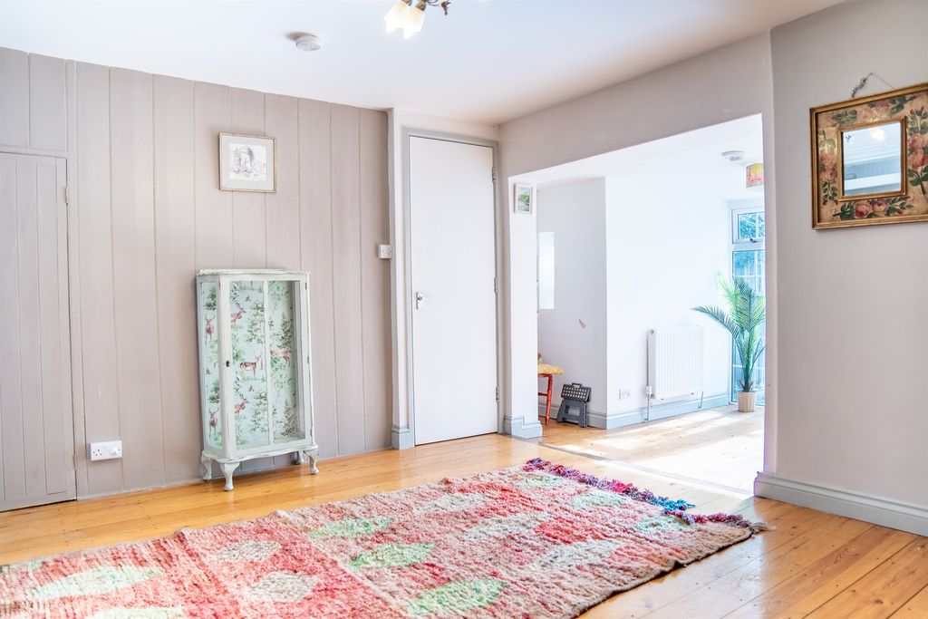 Property photo 3 of 27