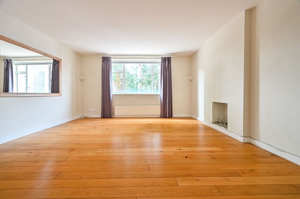 Property photo 2 of 23