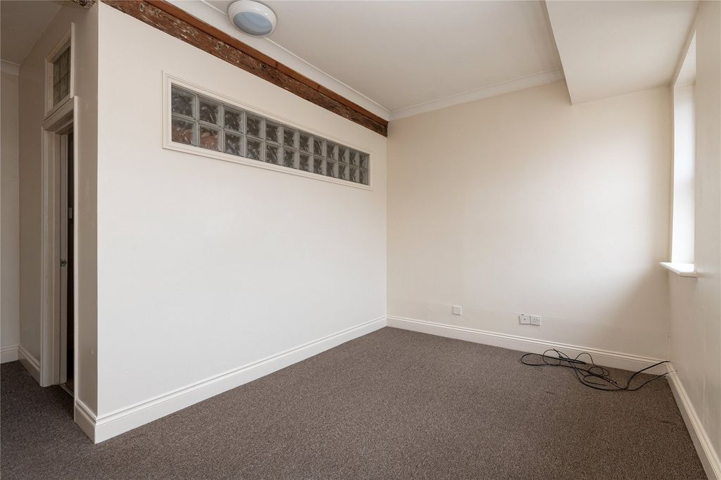 Property photo 3 of 11 Picture No. 06