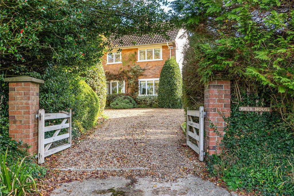 Property photo 3 of 21 Entrance