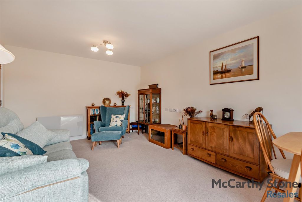 Property photo 3 of 29 8679974-Interior06-800.Jpg