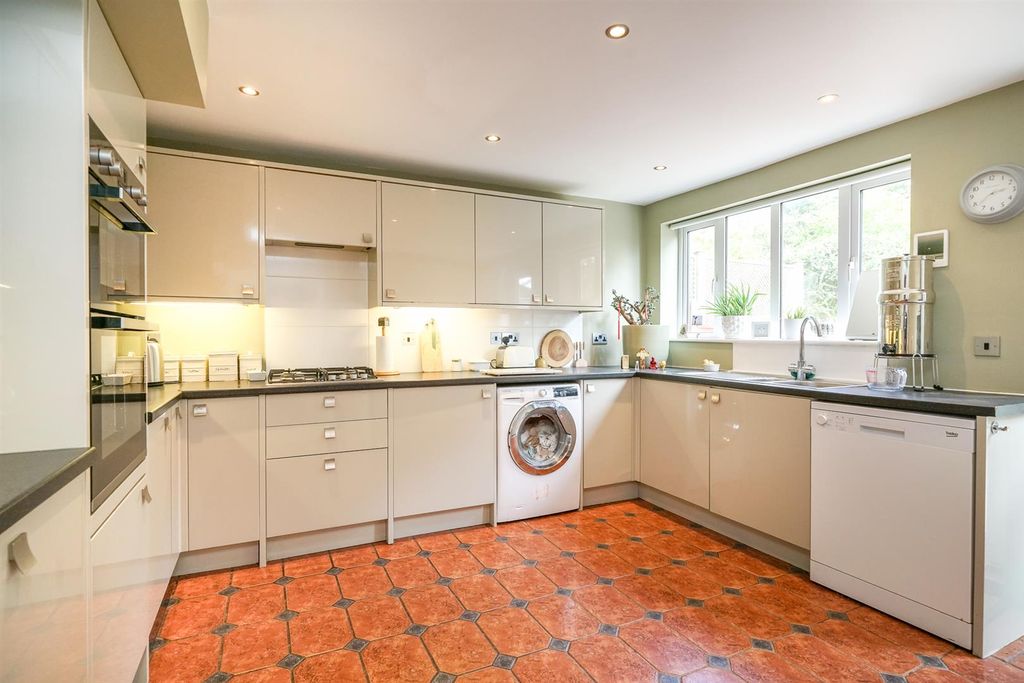 Property photo 3 of 23 Kitchen