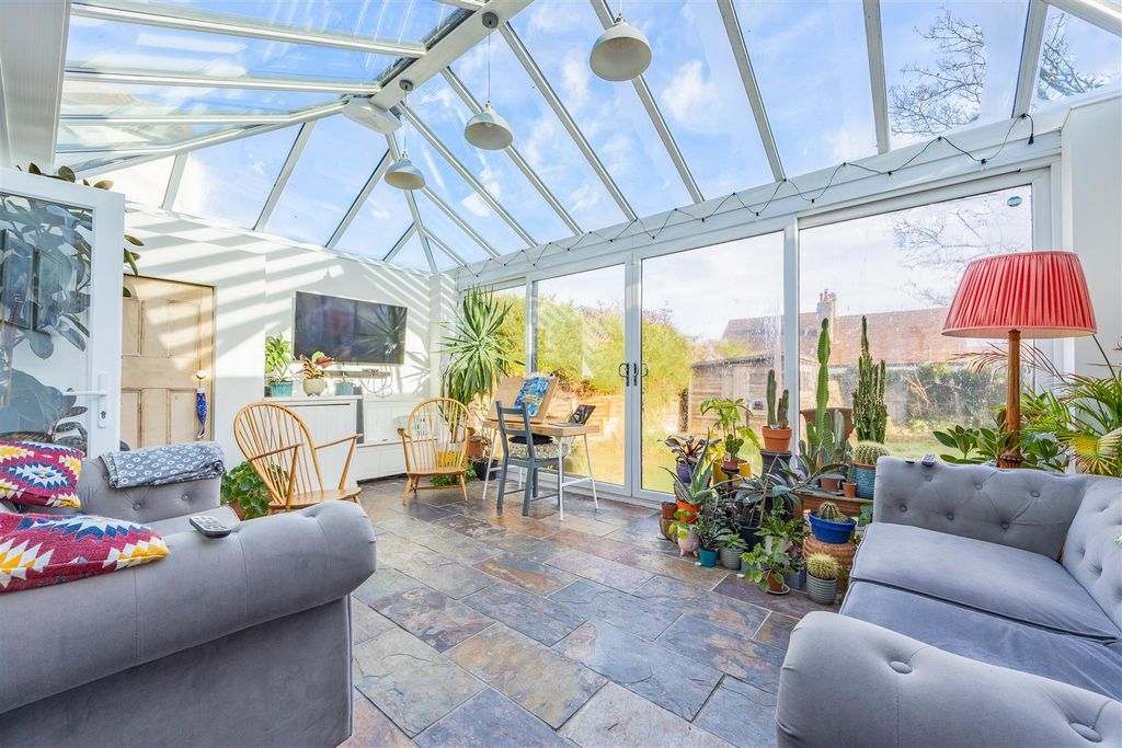 Property photo 3 of 30 Conservatory