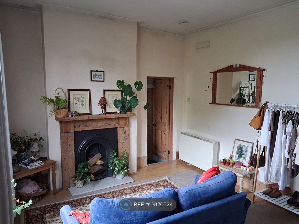 Property photo 3 of 10 Living Room