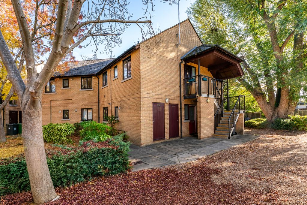 Property photo 1 of 9 Erasmus Close, Cambridge (9).Jpg