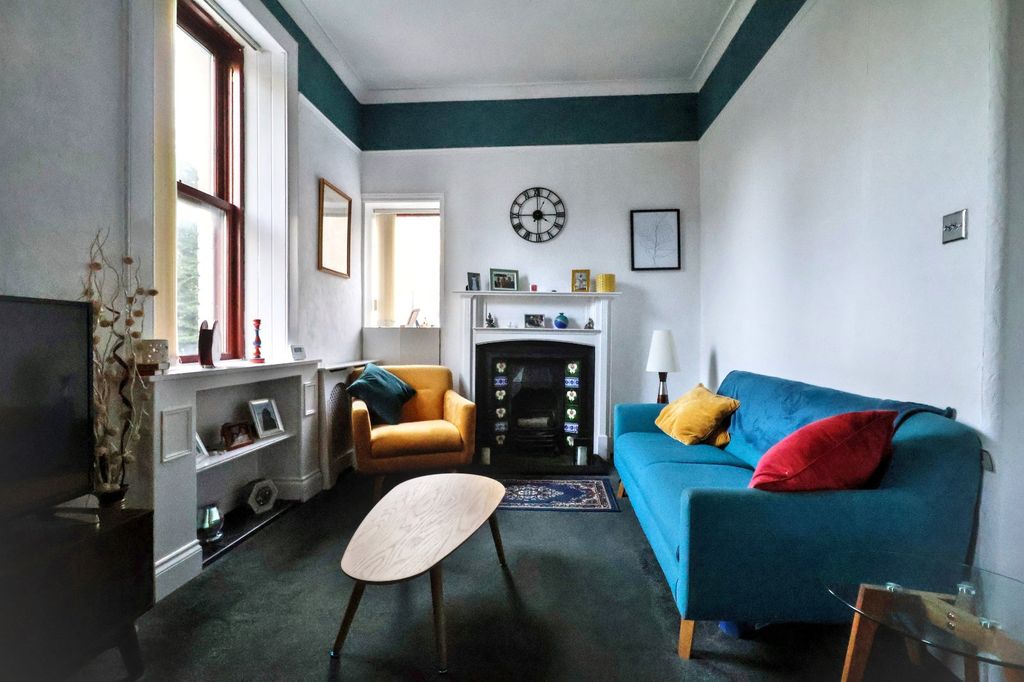 Property photo 2 of 24 Picture No. 17