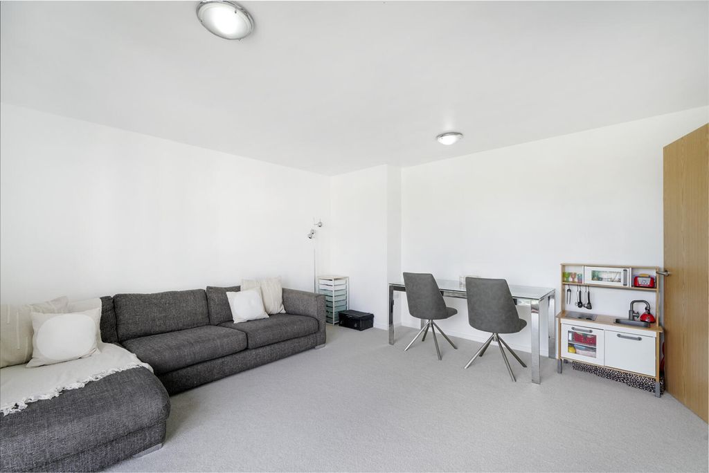 Property photo 3 of 15 Living Room