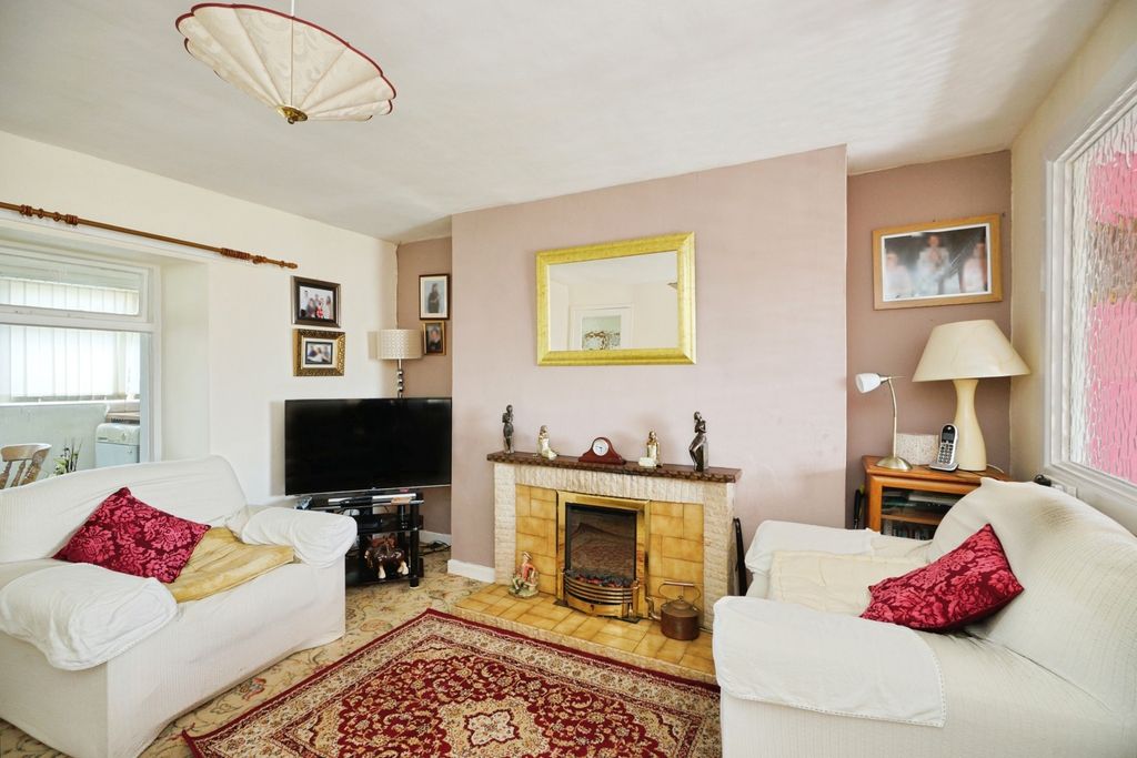 Property photo 3 of 17 Photo