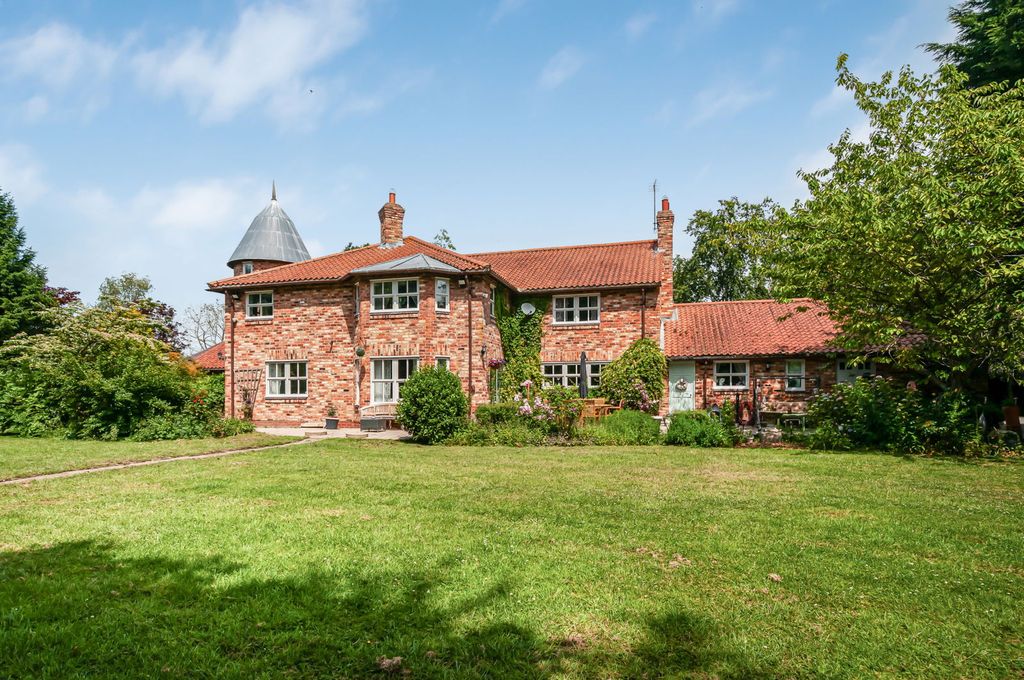 Property photo 1 of 32