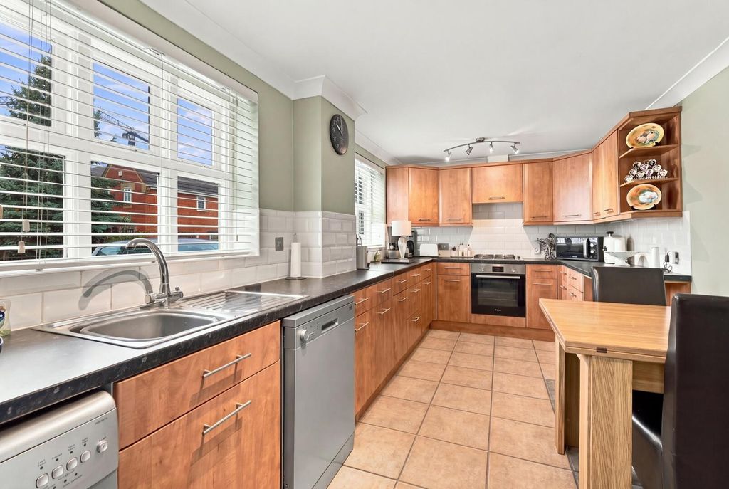 Property photo 2 of 29 Kitchen