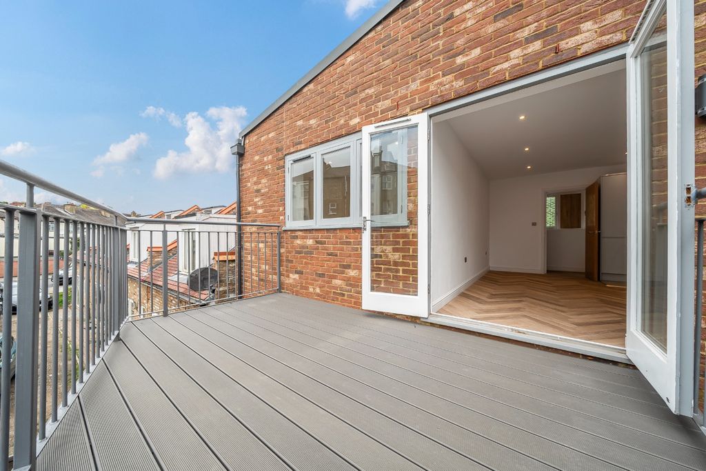 Property photo 2 of 16 4533842