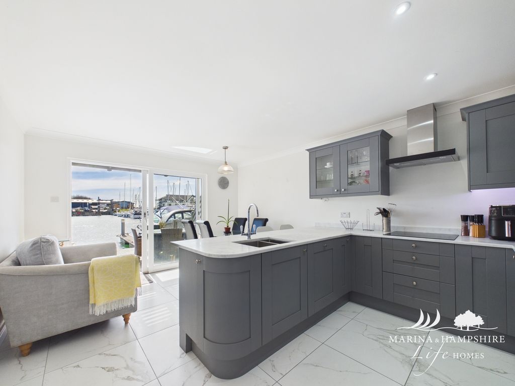 Property photo 2 of 41 Cam03915G0-Pr0052-Still001