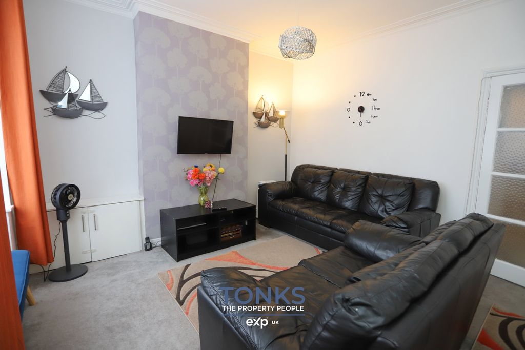 Property photo 2 of 17