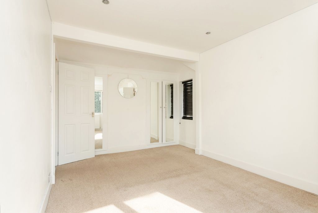 Property photo 2 of 17 Hall
