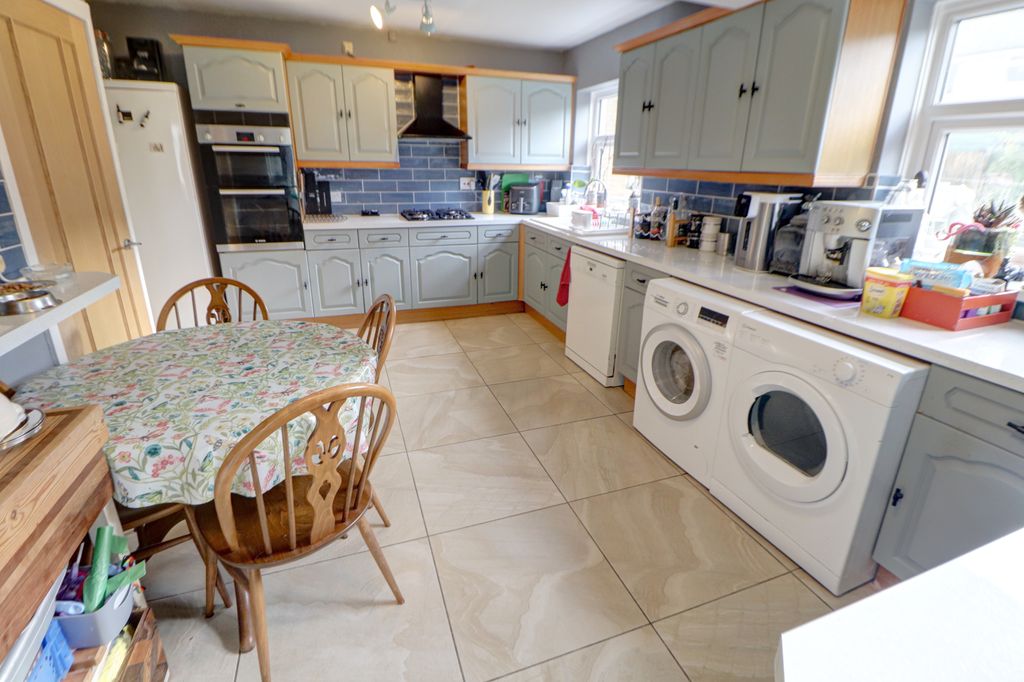 Property photo 2 of 24 11