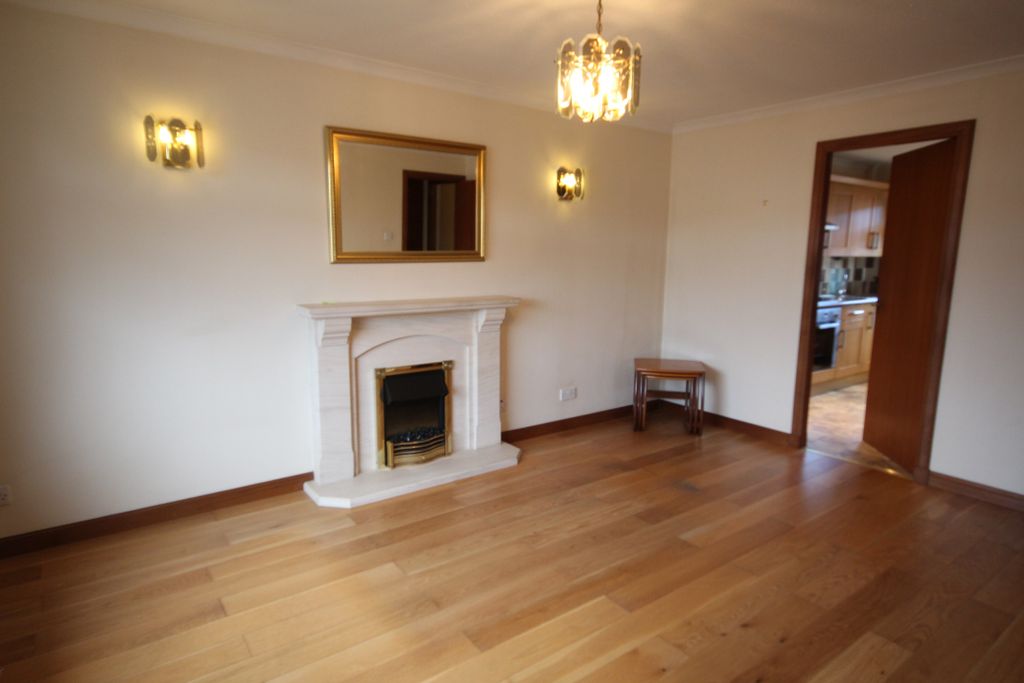 Property photo 2 of 11 Lounge 