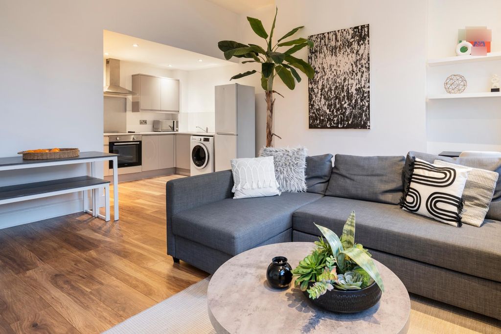 Property photo 1 of 11 Photo 0