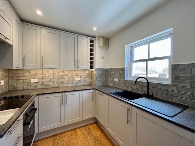 Property photo 3 of 9 Kitchen