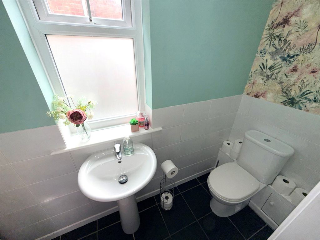Property photo 2 of 16 Picture No. 18