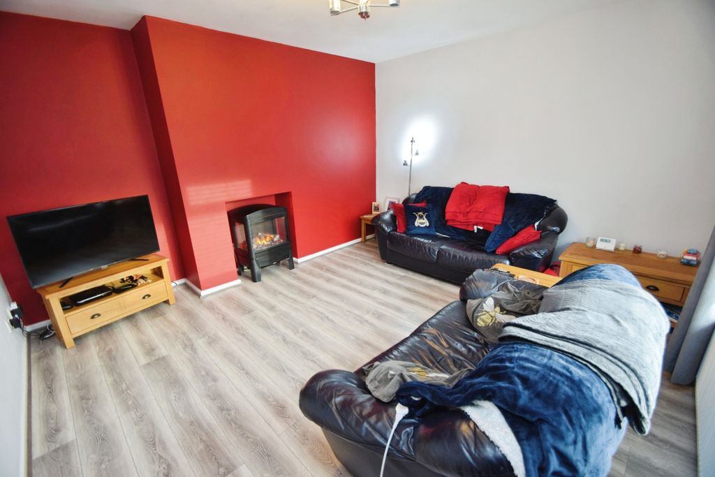 Property photo 2 of 12 3759F260-Lounge