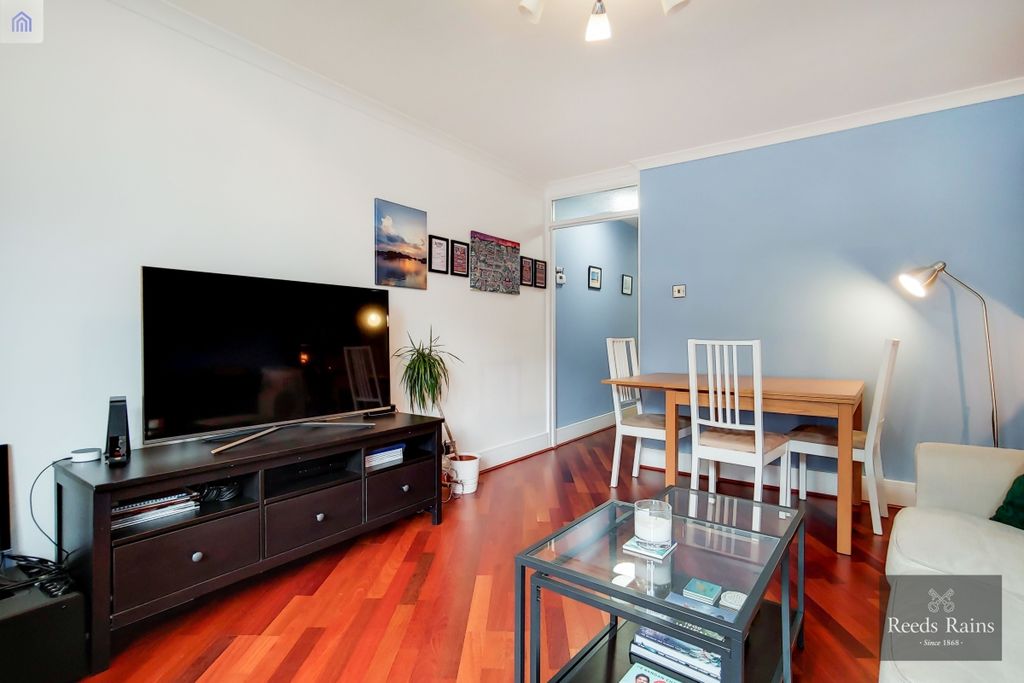 Property photo 3 of 15 Reception