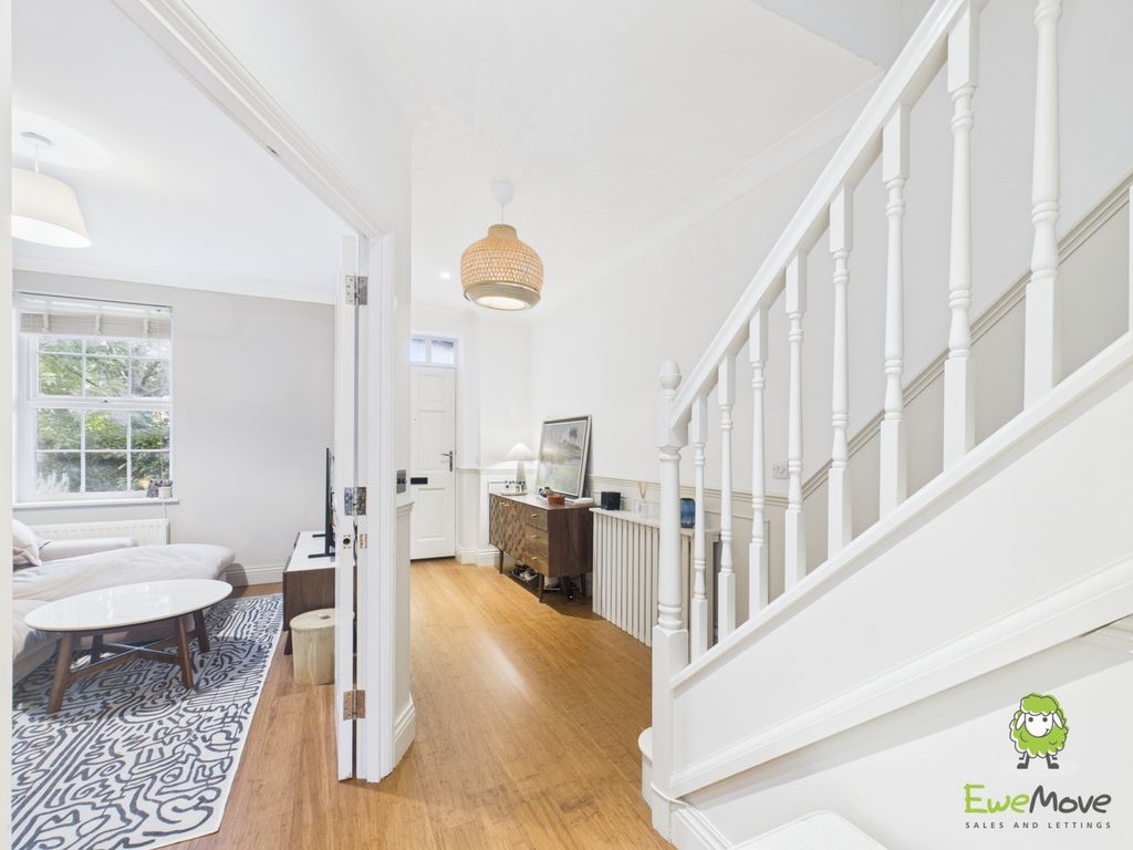 Property photo 3 of 20 Ewemove Estate Agents Basingstoke - Gaiger Avenue