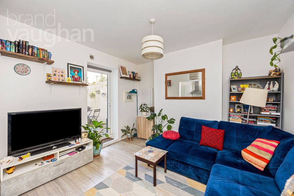 Property photo 2 of 21 Picture No. 17