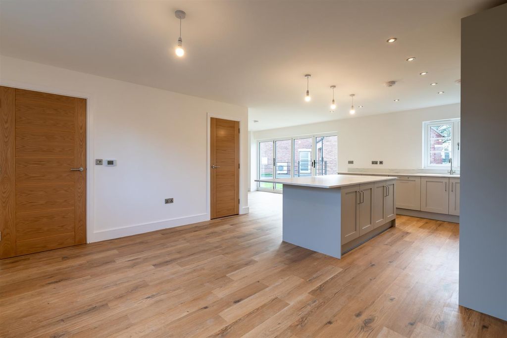 Property photo 2 of 17 Living Kitchen