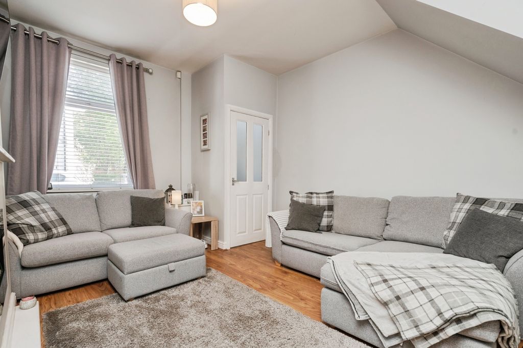 Property photo 3 of 17 Photo