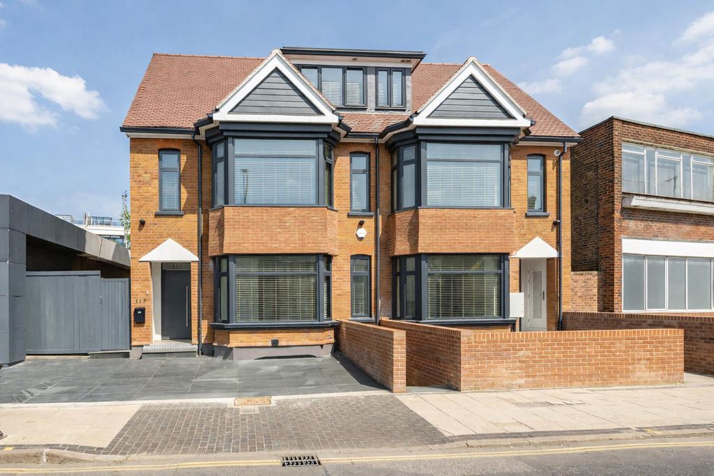 Property photo 1 of 14 London Road - Front.Png