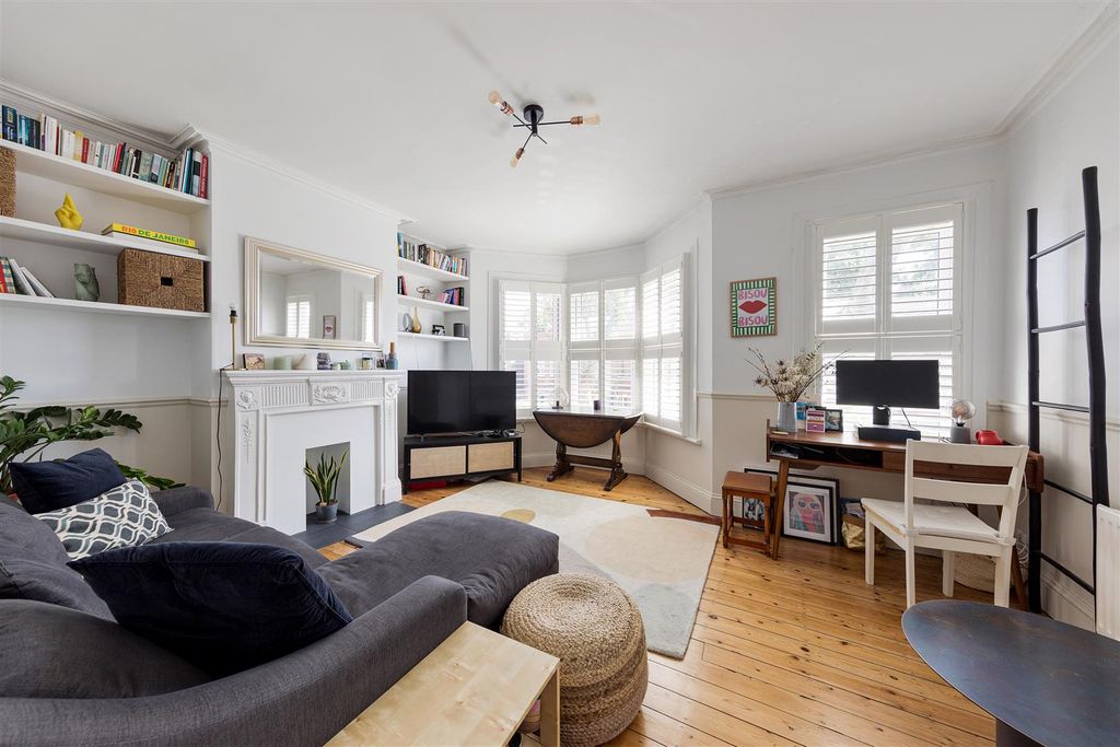 Property photo 2 of 13 Cornwallis Road, E17