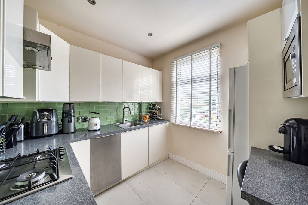 Property photo 2 of 16 1371115-8-68Fa1Bb...