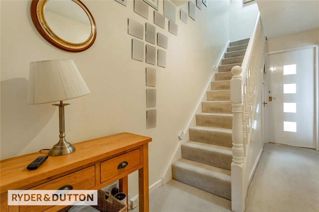 Property photo 3 of 28 Entrance Hallway