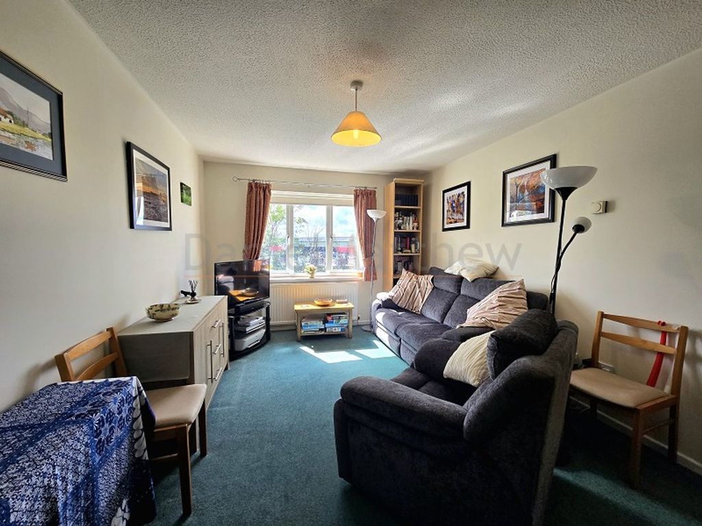 Property photo 3 of 7 Lounge