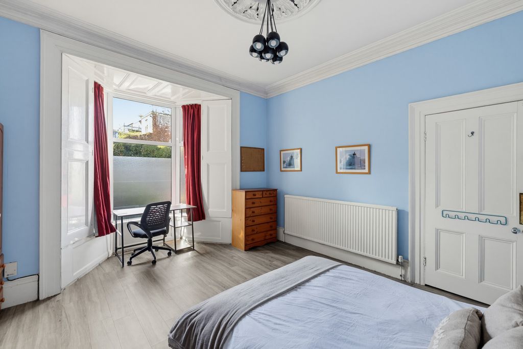 Property photo 3 of 8 0008