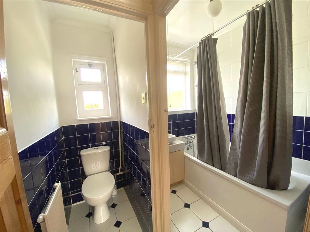 Property photo 3 of 5 Bathroom.Jpeg