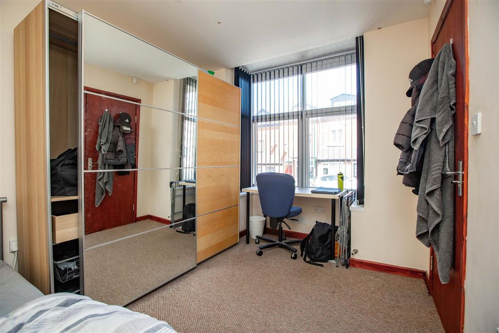 Property photo 1 of 14 Approach