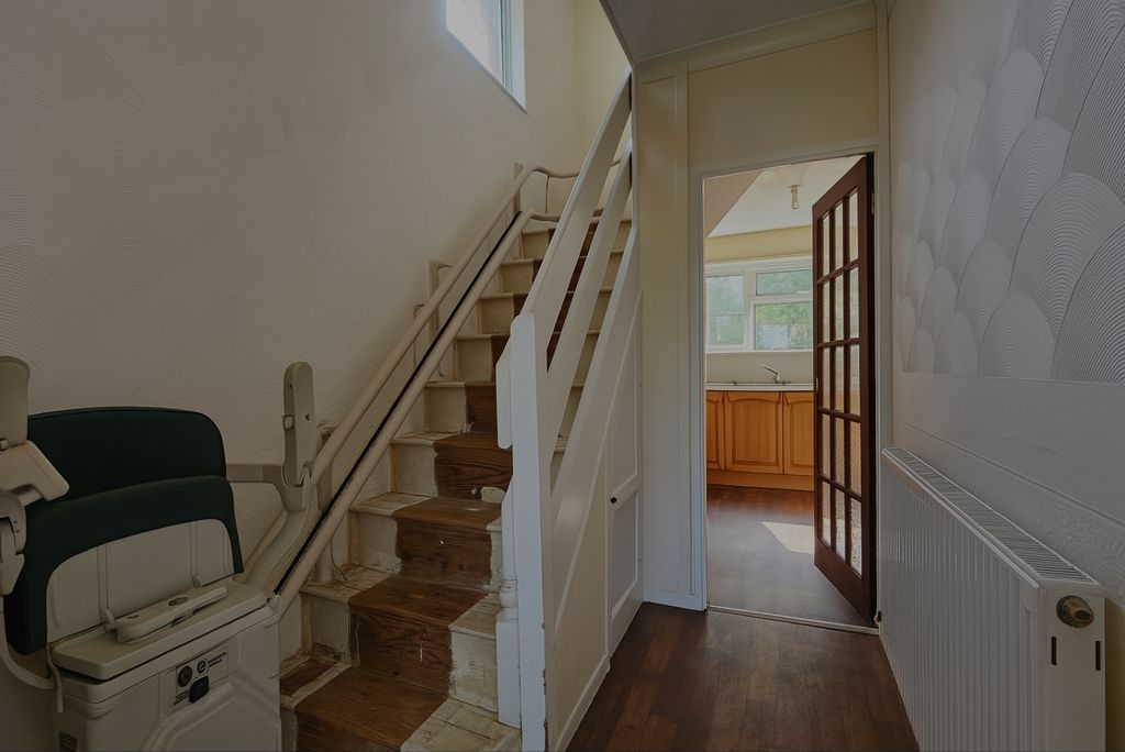 Property photo 3 of 13 Entrance Hall