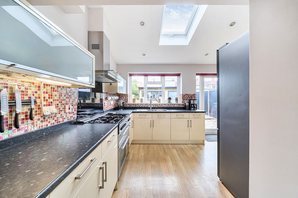 Property photo 3 of 20 1343688-9-68B03Fb...