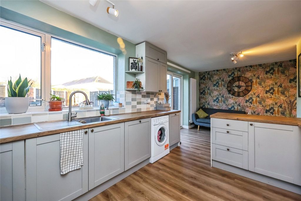 Property photo 2 of 17 Fitted Kitchen