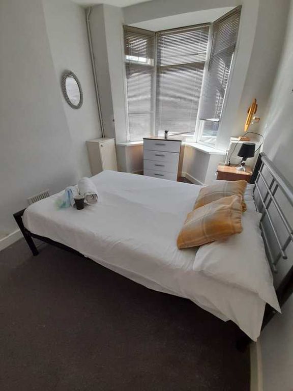 Property photo 2 of 10 Room 1 - Double Shared
